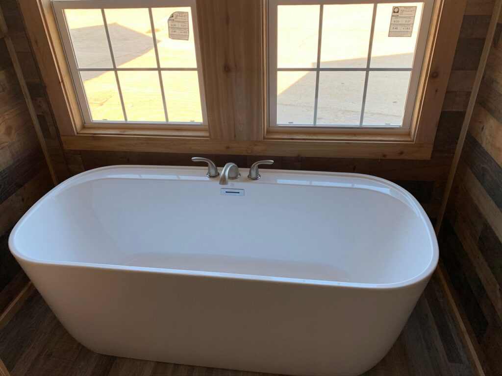 Bathroom Master Tub